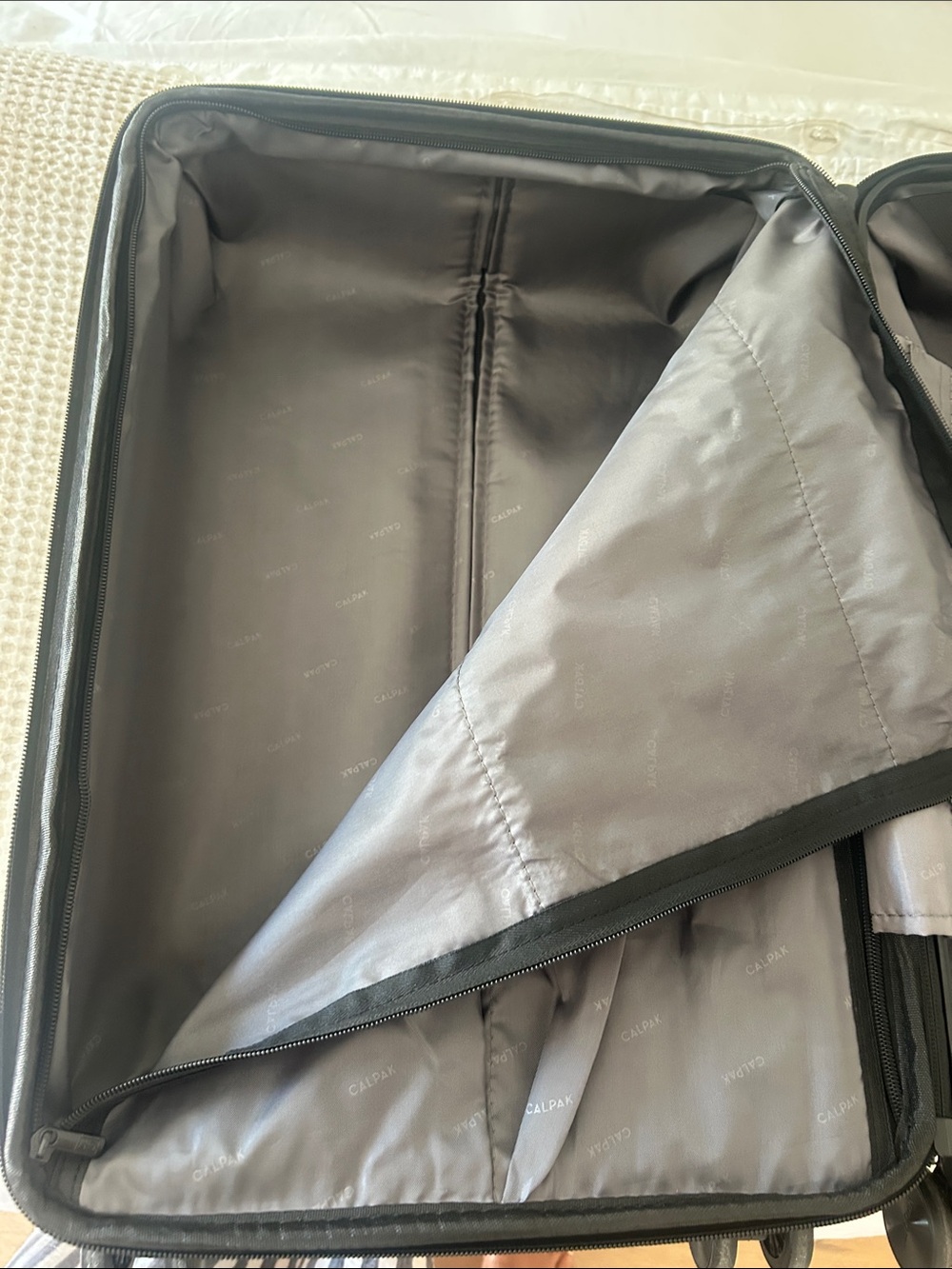 Suitcase - - Picture 7 of 8